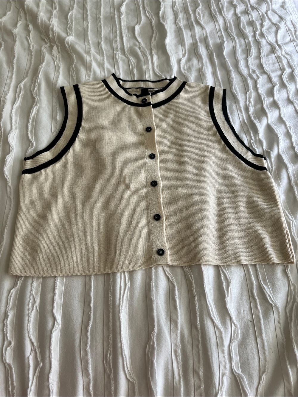 H&M Divided Cream and Black Sleeveless Knit Button Cardigan